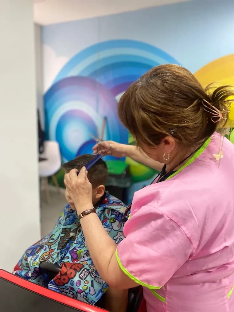 Estilo Kids La Reina - Corte bebe peluquería infantil