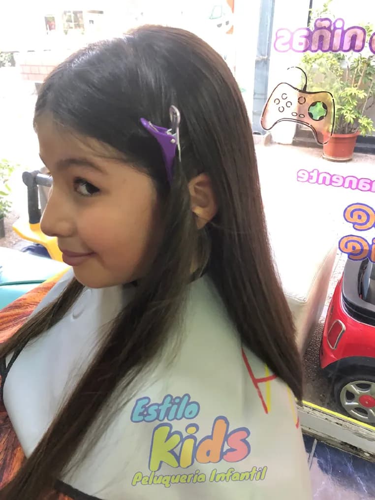 Corte de pelo para niña en proceso en Estilo Kids Providencia
