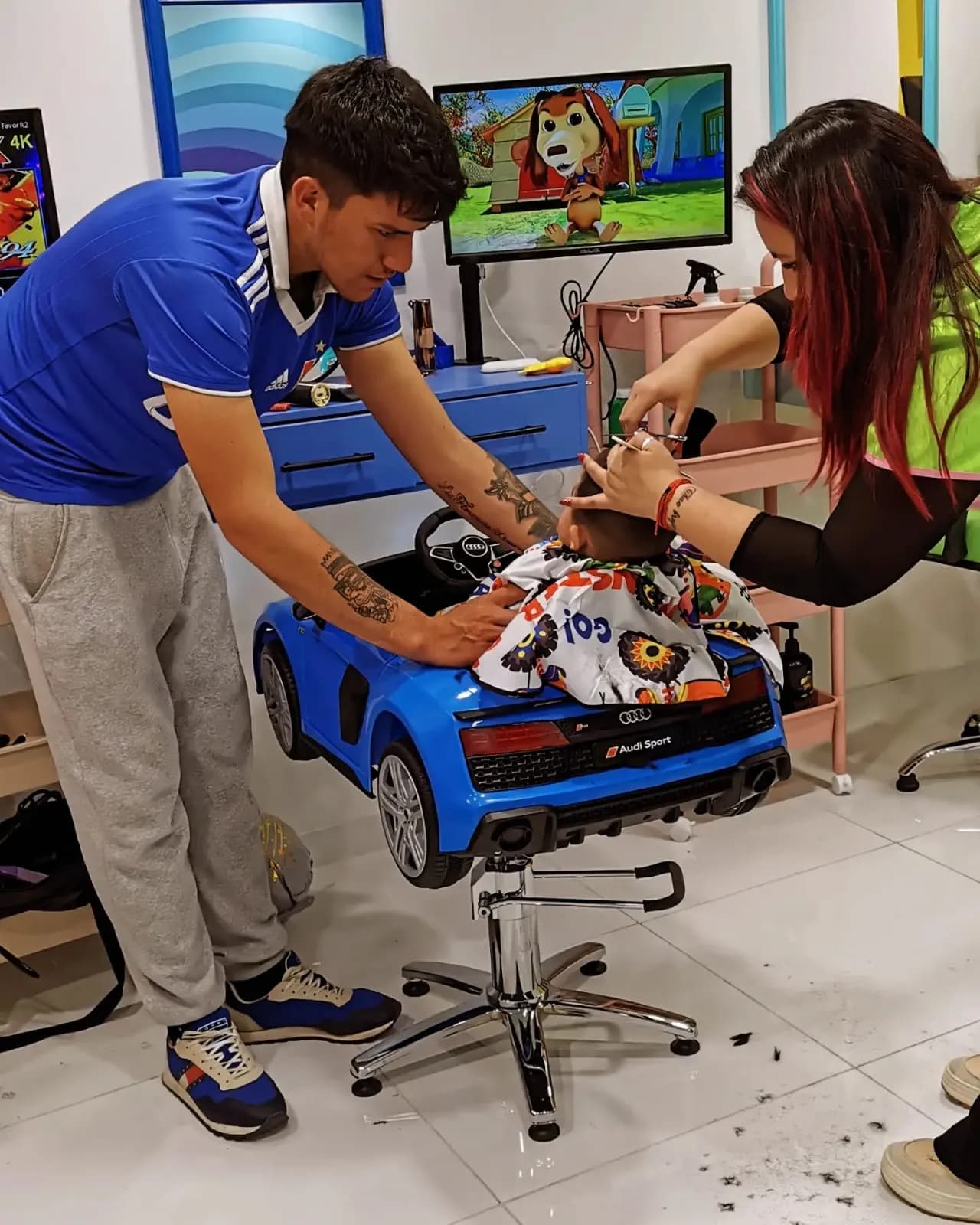 Estilo Kids San Bernardo - Bebé en autito azul